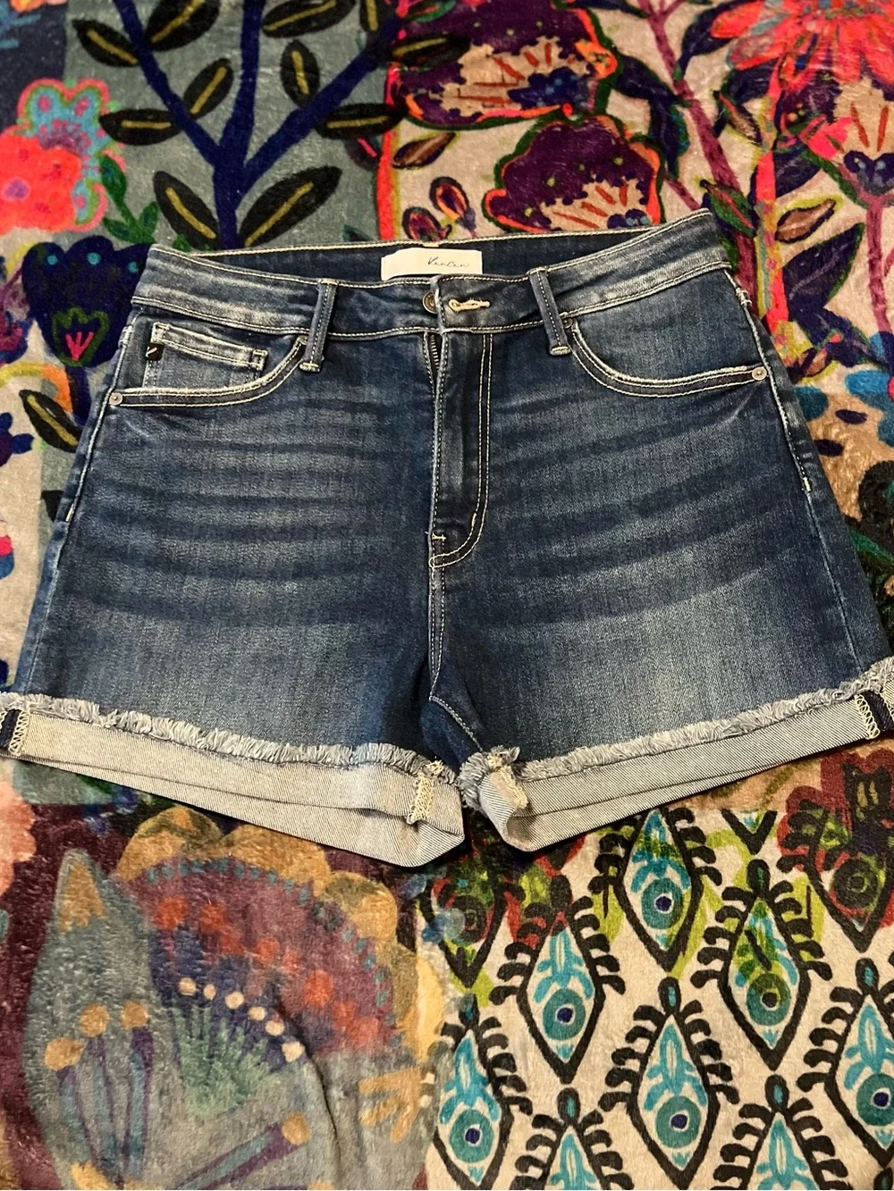 KanCan Mid Rise Cuffed Denim Shorts Size 9/28 Stretch Jean Shorts - NEVER WORN